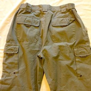 Men’s cargo pants. Size Large.